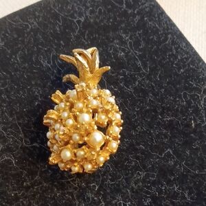 Gold-tone Pearl Pineapple Brooch - Signed Alice Caviness